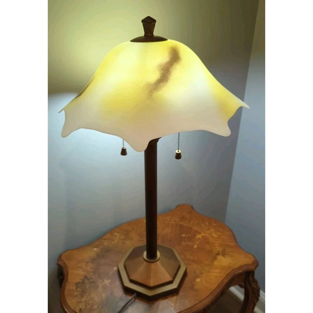 Tiffany Style Table Lamp With Glass Shade